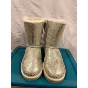 UGG Bailey "I DO" / "Holiday Sparkle" boots Big Kids size 5 womens size 7